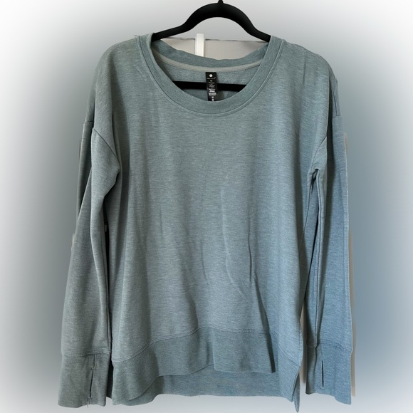 Yogalicious Tops - Yogalicious Pullover Size M